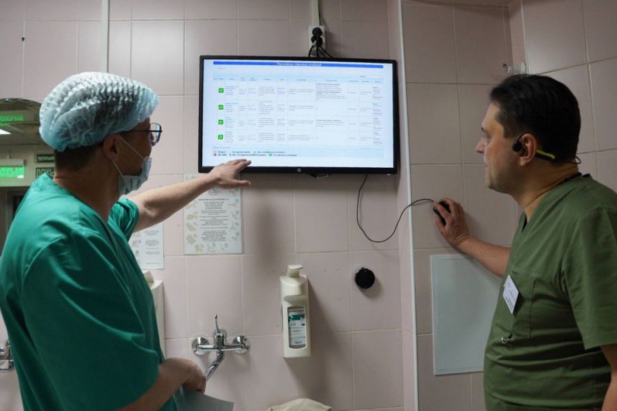 Специалисты перинатального центра Екатеринбурга первыми в России внедрили электронную систему подготовки к операциям акушерского профиля